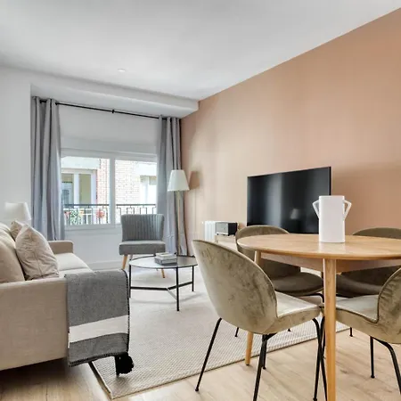 Blueground De Gracia Furniture Decor Bcn-72 Apartment Barcelona