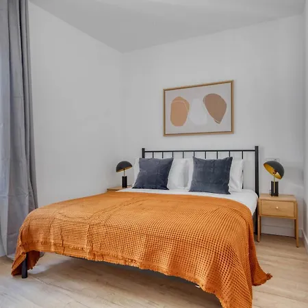 Blueground De Gracia Furniture Decor Bcn-72 Apartment *